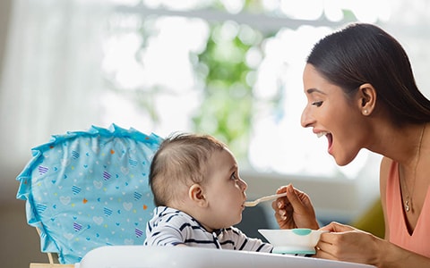 Importance of weaning your baby to solid food