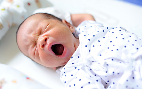 How to stop newborn baby hiccups in 5 easy steps?