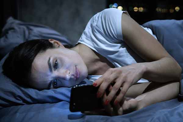 Digital detox for dark circles late night phone mfine