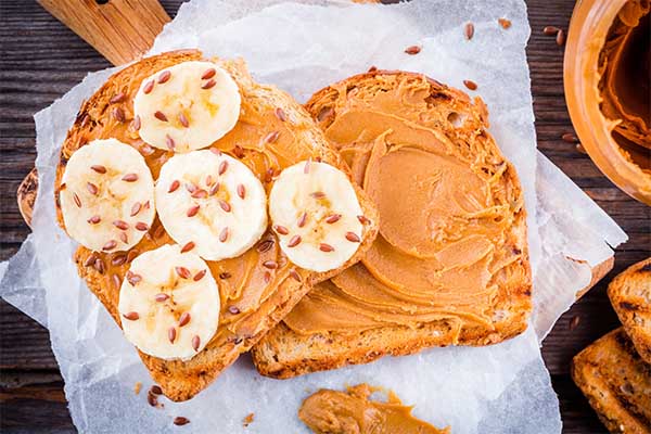 peanut butter banana toast pre-workout foods mfine