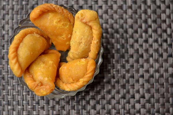 healthy holi snacks gujiyas mfine