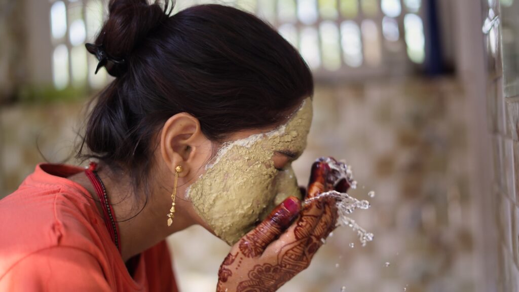 how to remove face tan at home-multani mitti